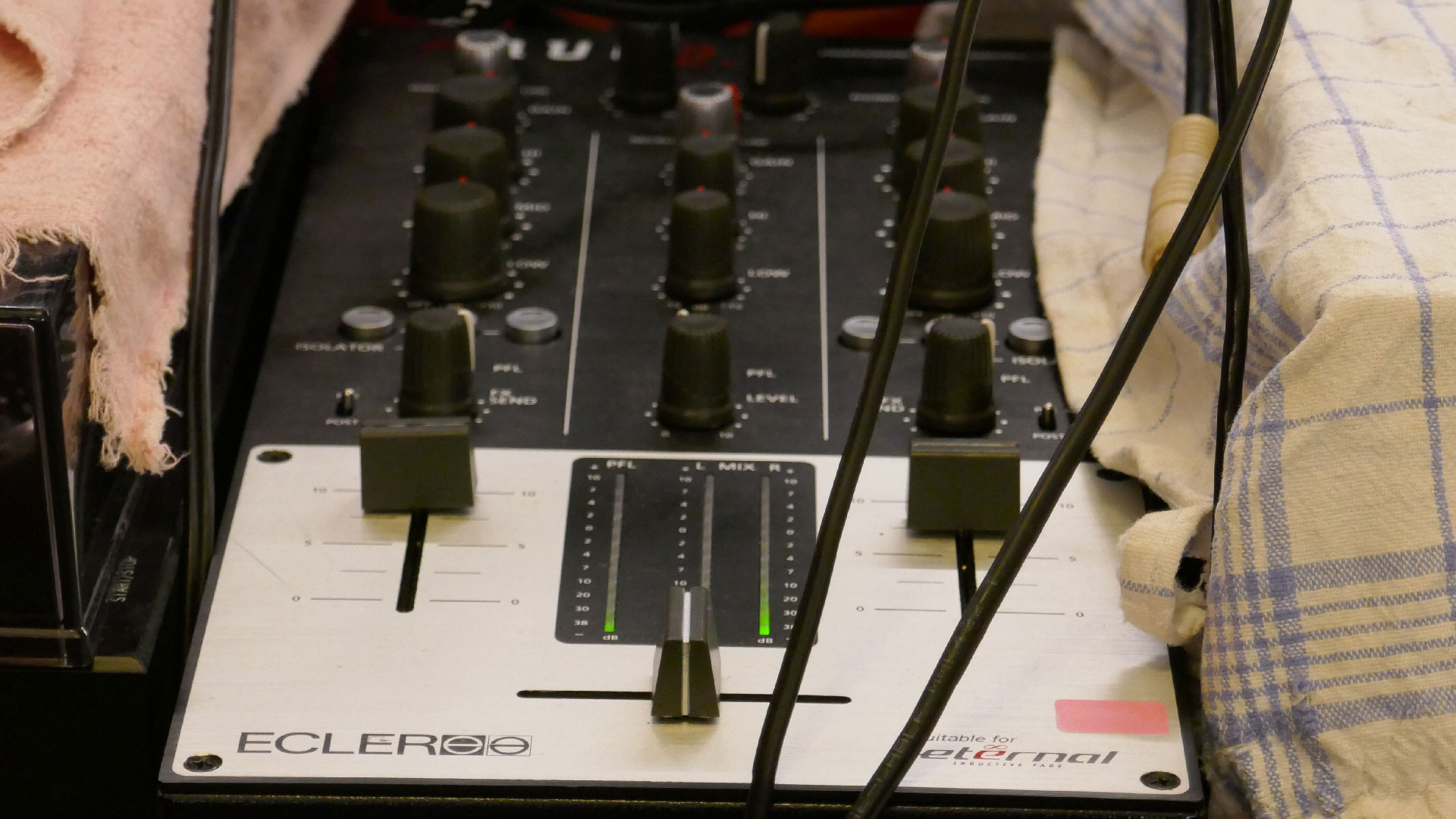 2025-01-16 2016 'Antworten in Zahlen auf mögliche Fragen' (Pixelkomposition) (Vocoder Remix Empty Numbers 1 - 4)